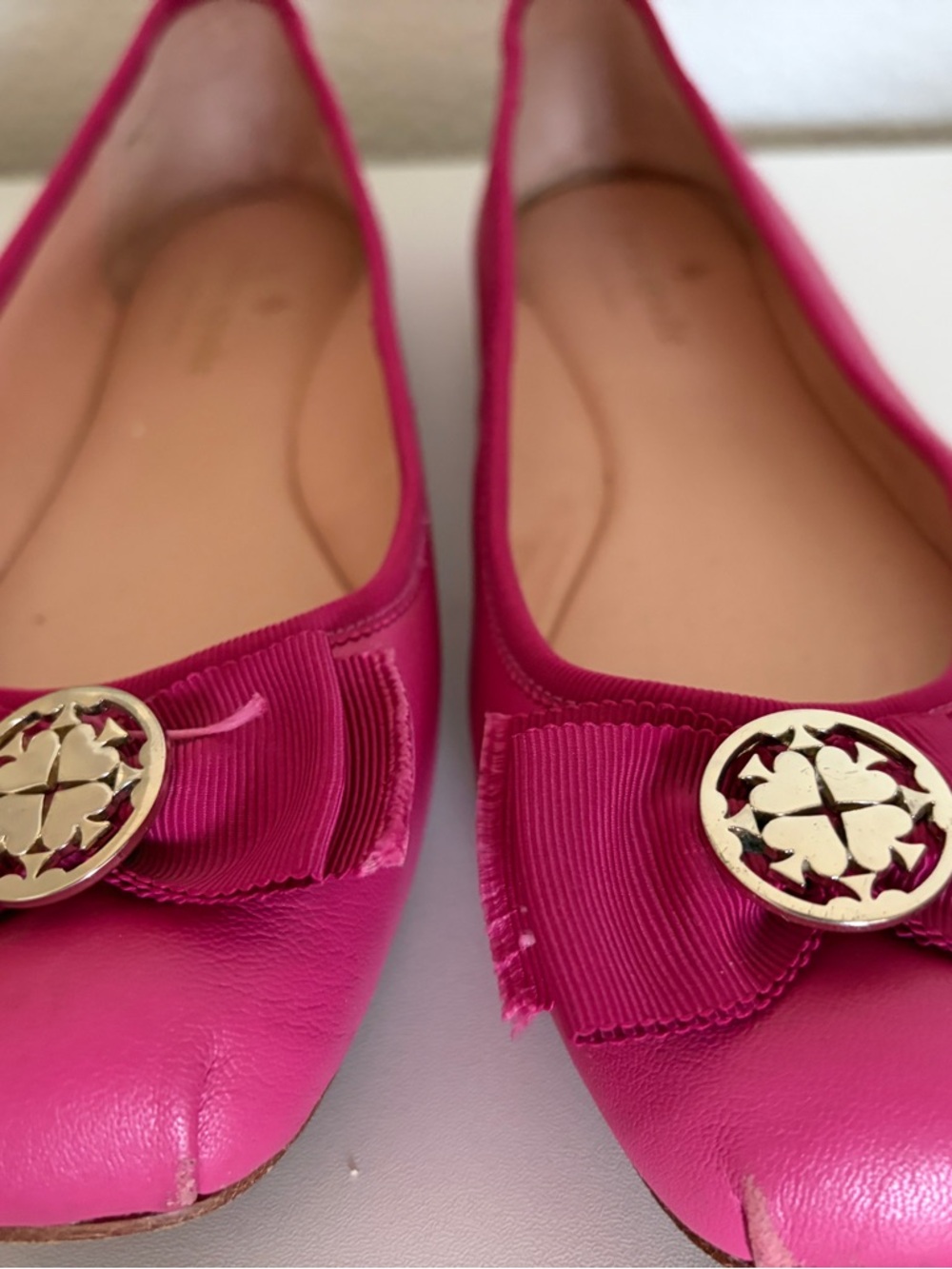 Kate Spade Vintage Women's Pink Bow Ballet Flats with Gold Emblem - Picture 5 of 5